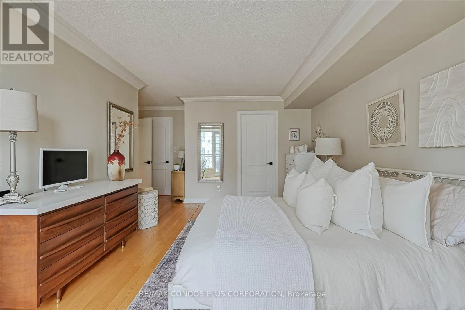 912 - 2111 LAKE SHORE BOULEVARD W