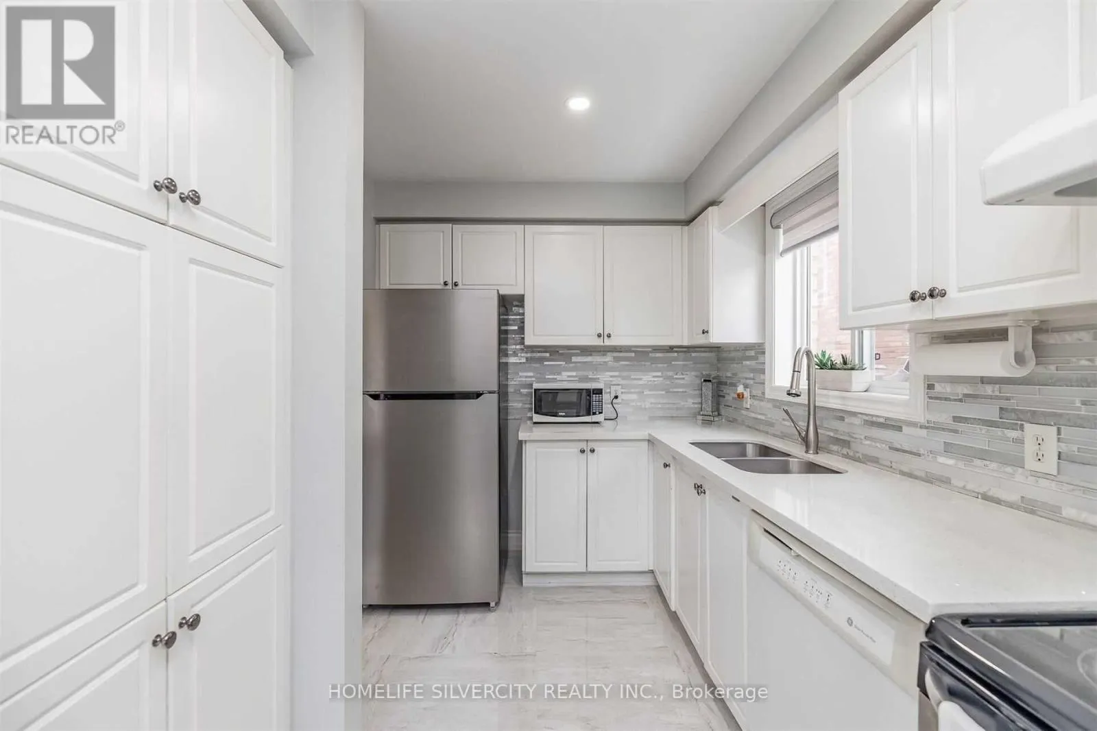 39 SUMMERDALE CRESCENT