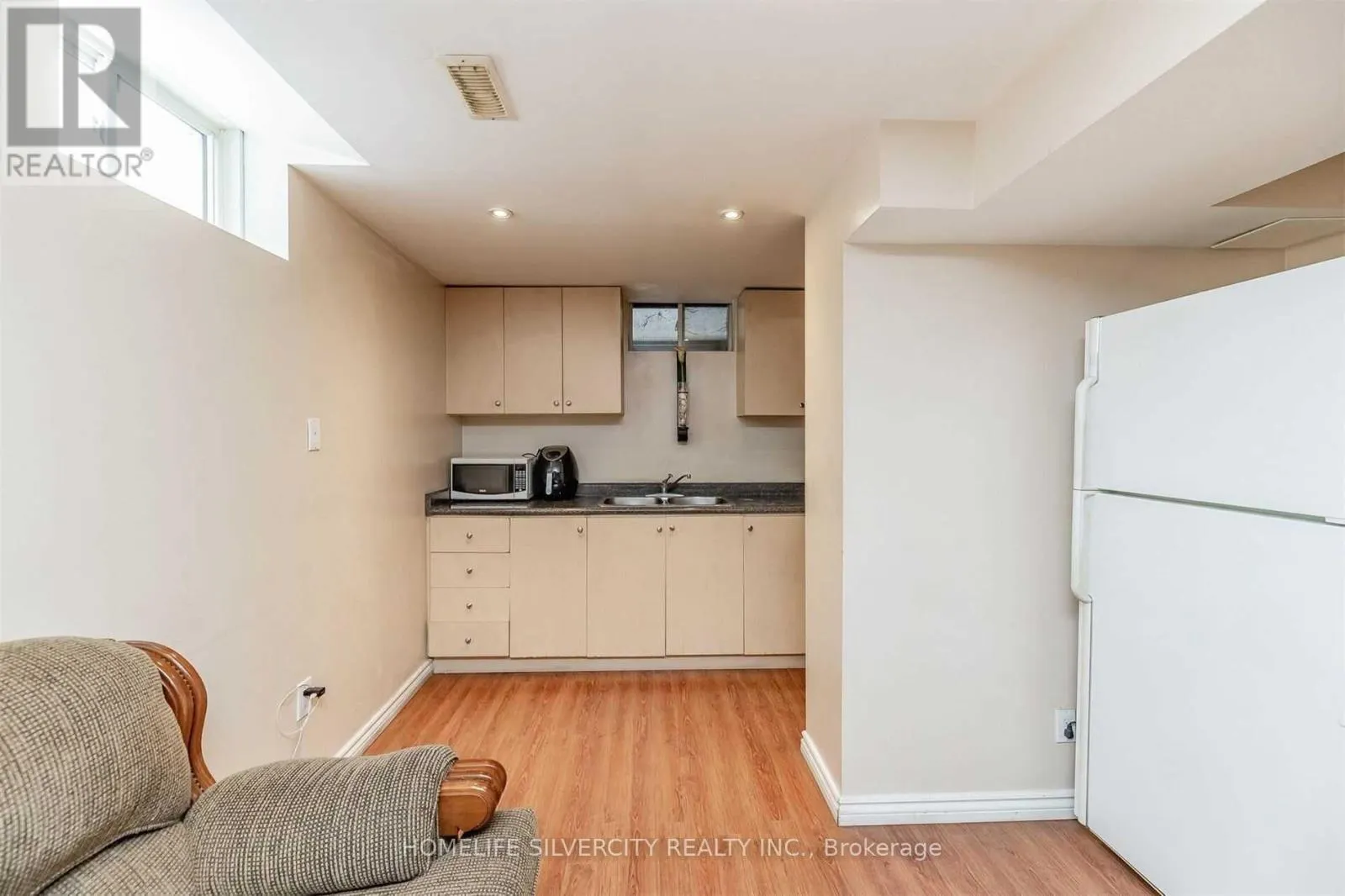 39 SUMMERDALE CRESCENT