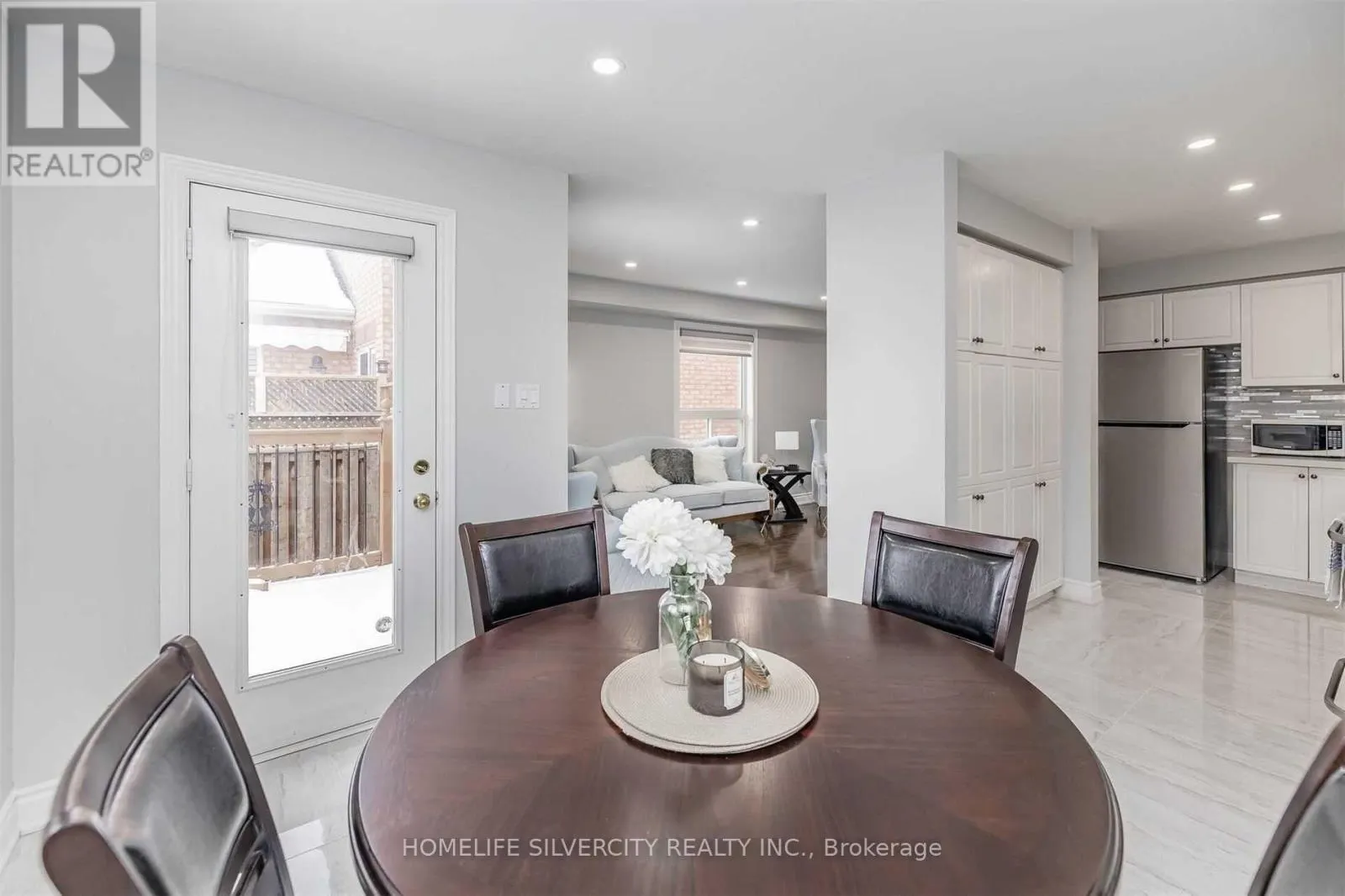 39 SUMMERDALE CRESCENT