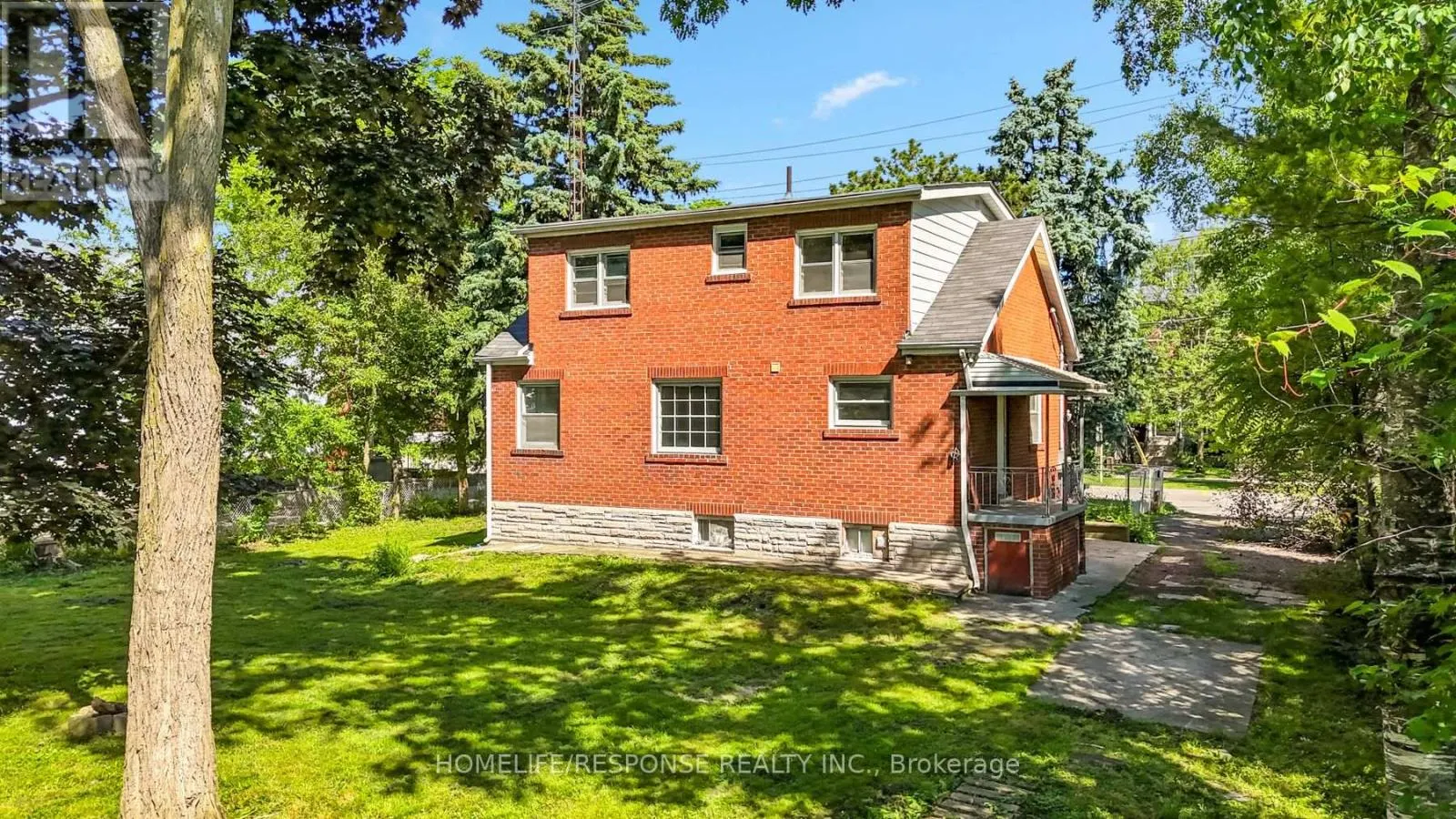 211 BERING AVENUE