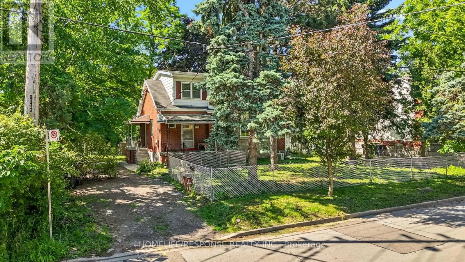 211 BERING AVENUE