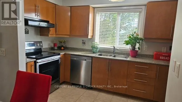 302 - 4 DAYSPRING CIRCLE