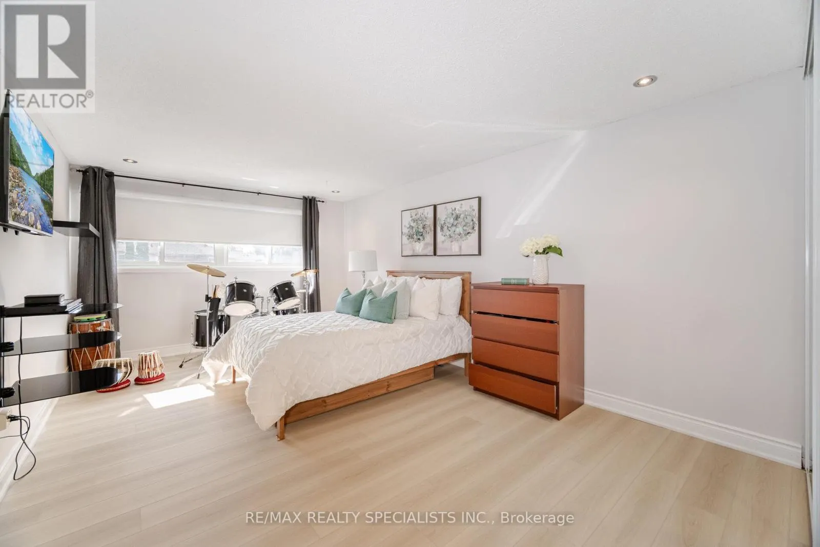 6240 EDENWOOD DRIVE