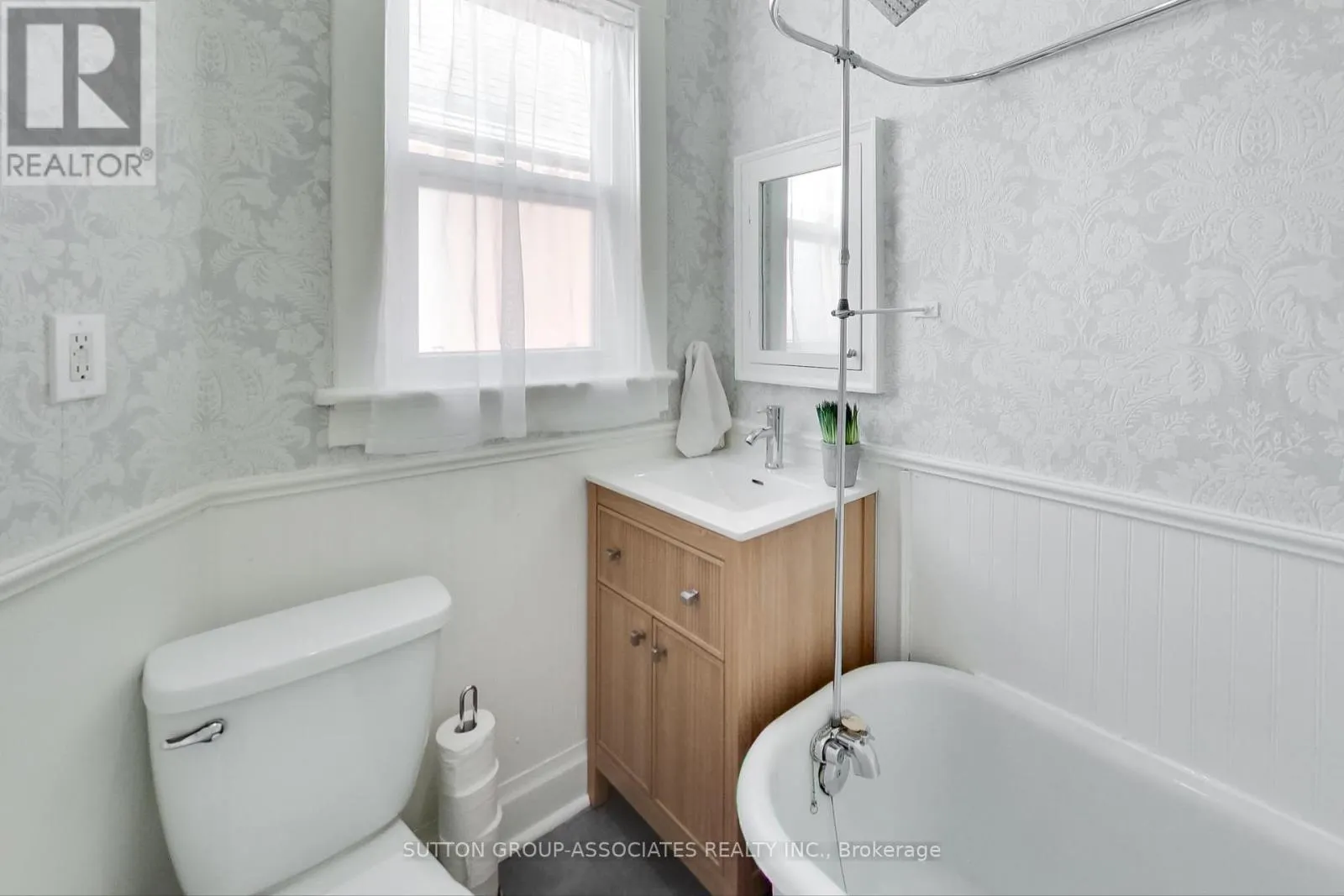 97 HATHERLEY ROAD