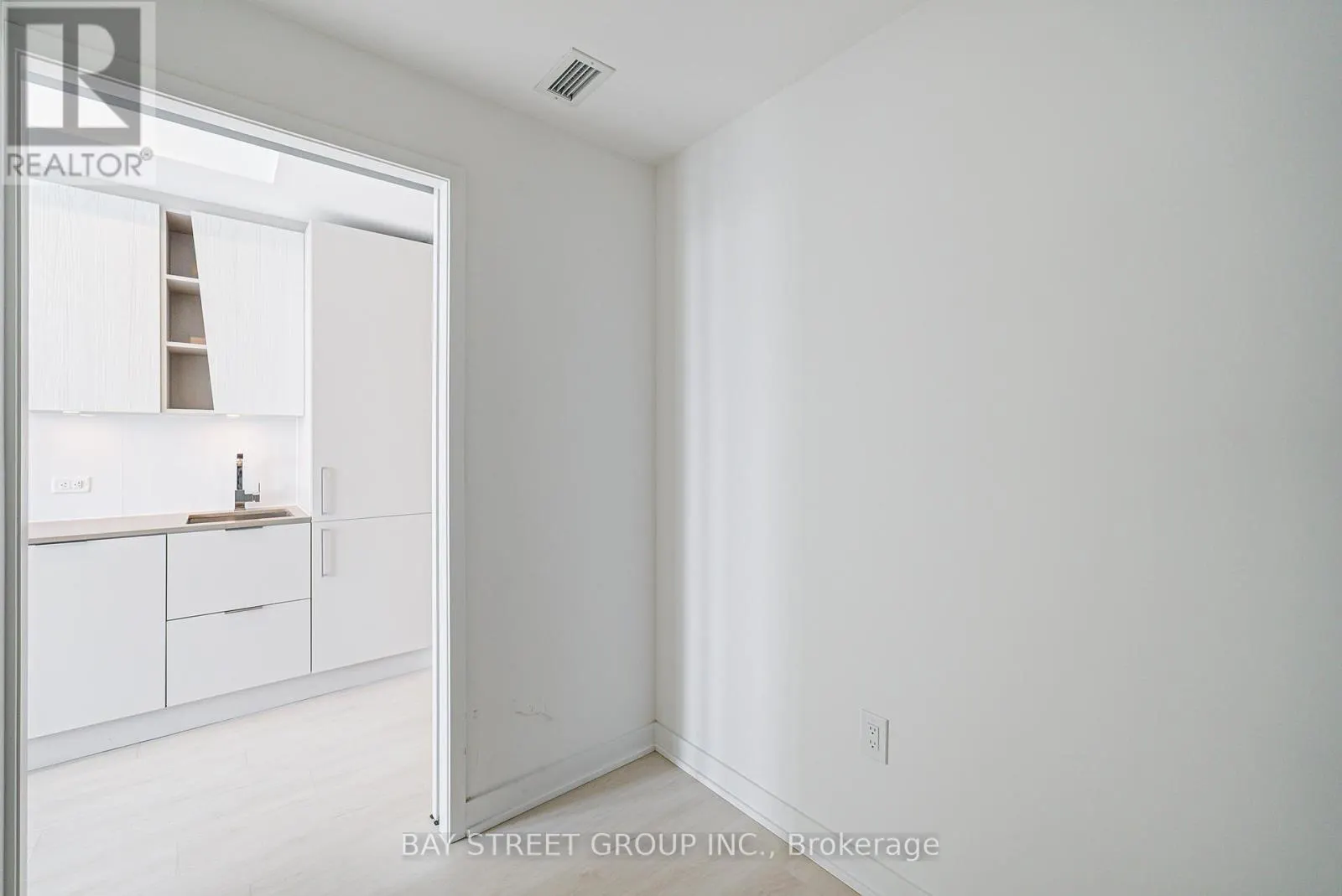 3207 - 3900 CONFEDERATION PARKWAY