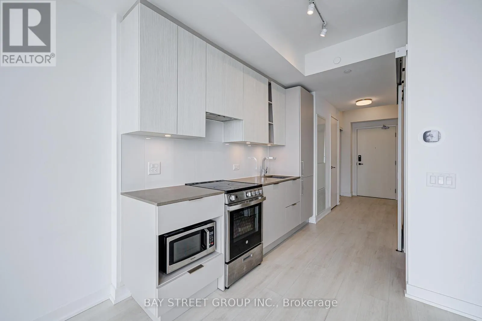 3207 - 3900 CONFEDERATION PARKWAY