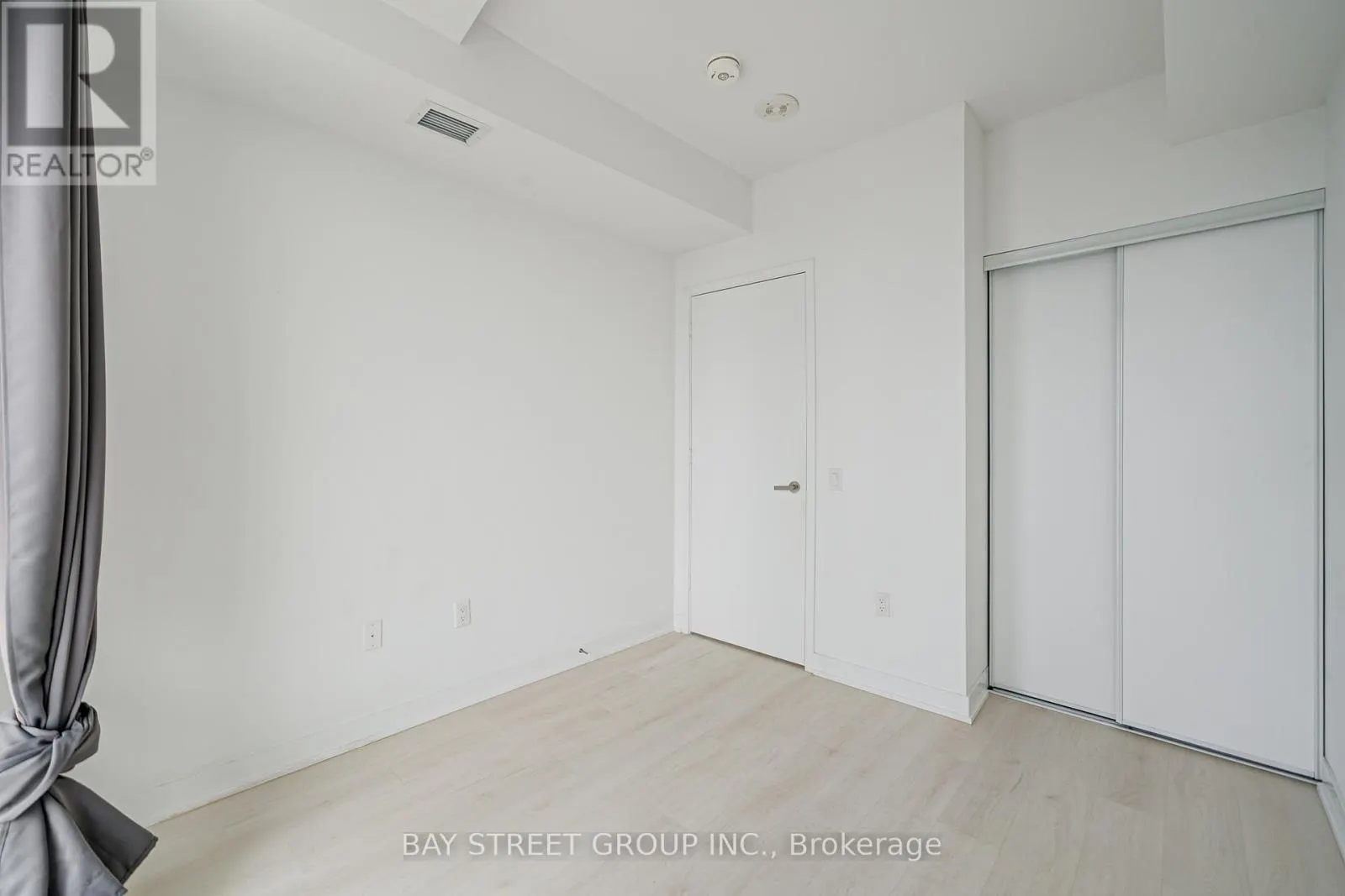 3207 - 3900 CONFEDERATION PARKWAY