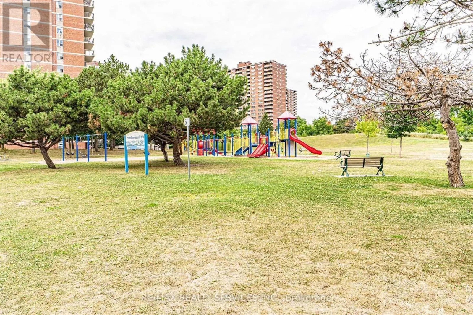 806 - 40 PANORAMA COURT