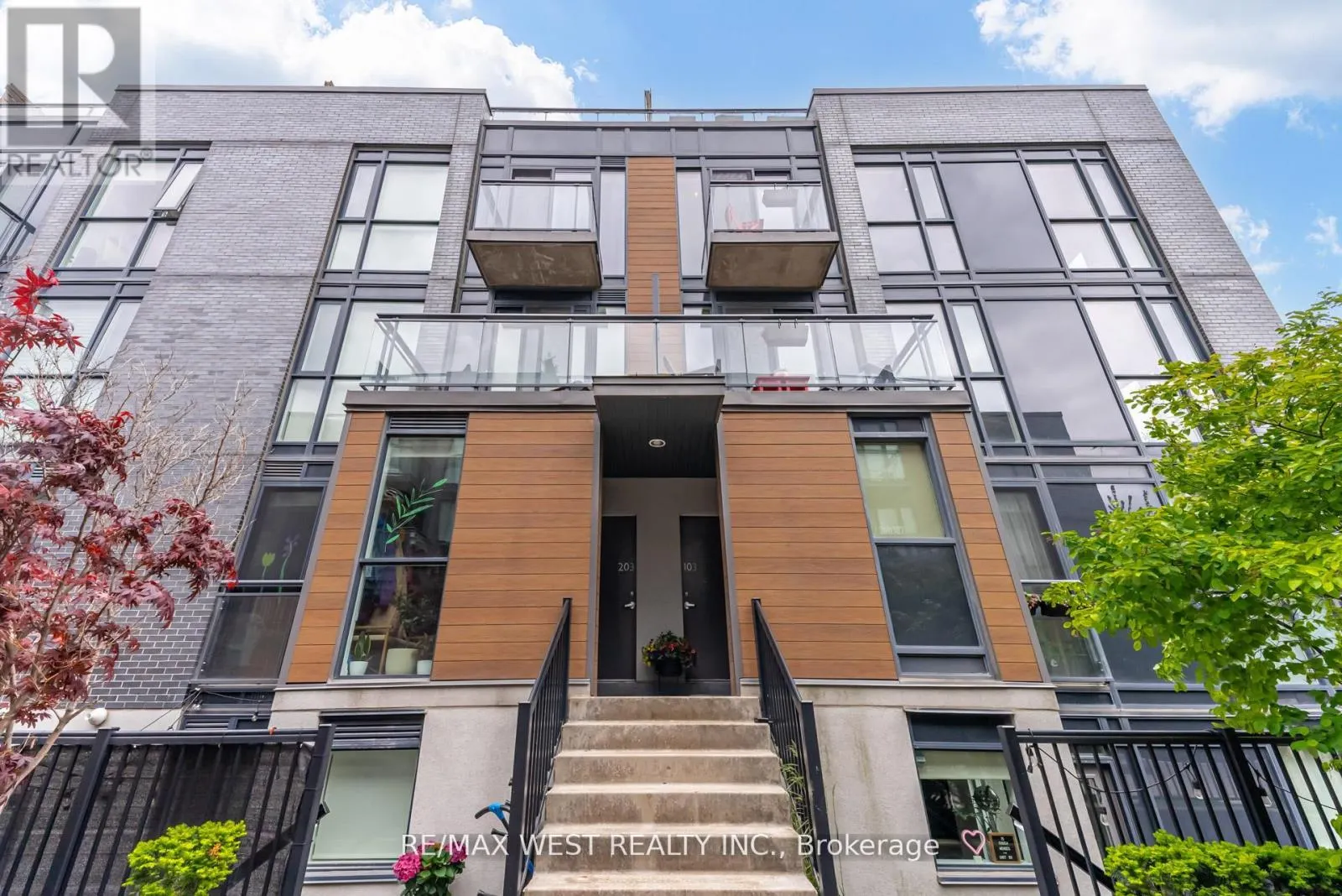 103 - 15 SOUSA MENDES STREET