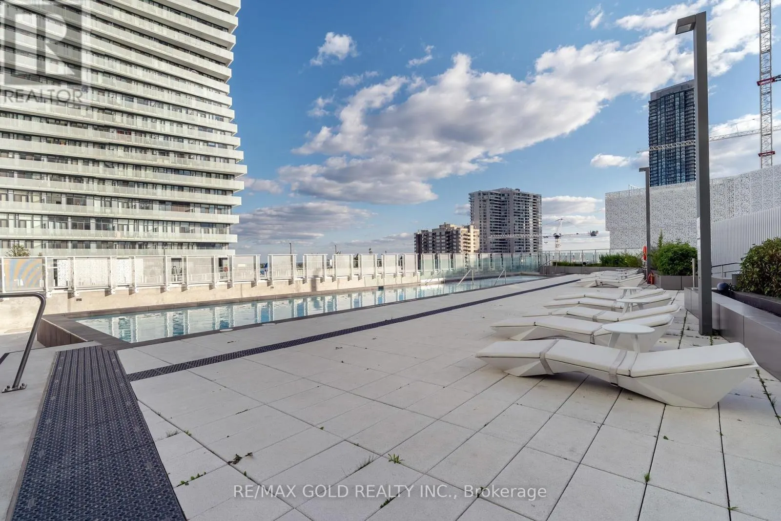 2707 - 3900 CONFEDRATION PARKWAY