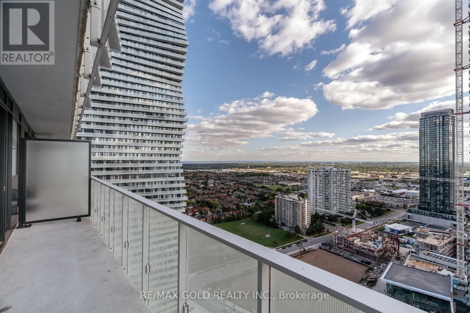 2707 - 3900 CONFEDRATION PARKWAY