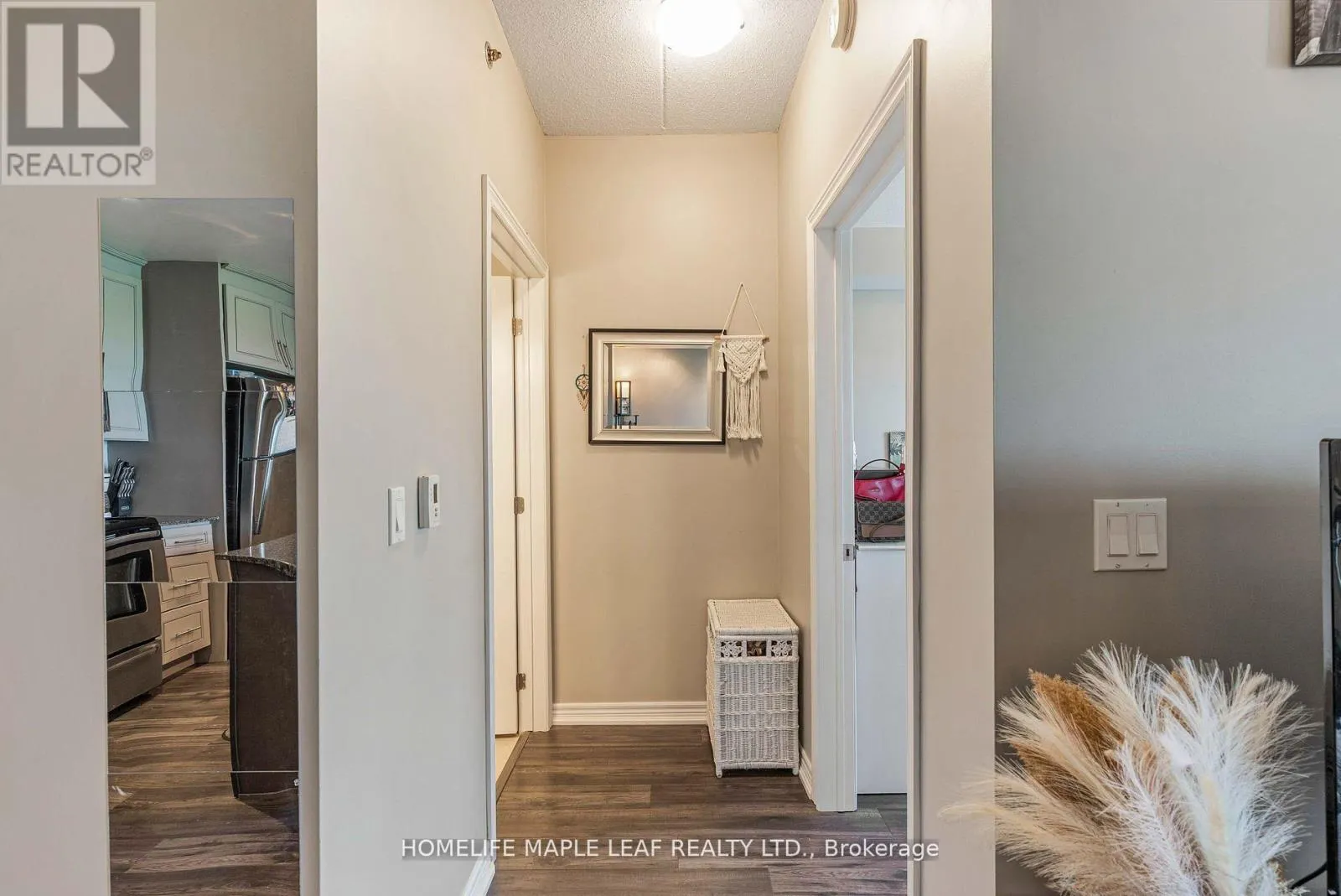 307 - 1421 COSTIGAN ROAD