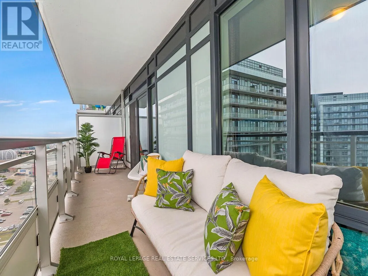 1807 - 2560 EGLINTON AVENUE W
