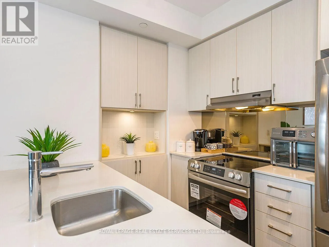 1807 - 2560 EGLINTON AVENUE W