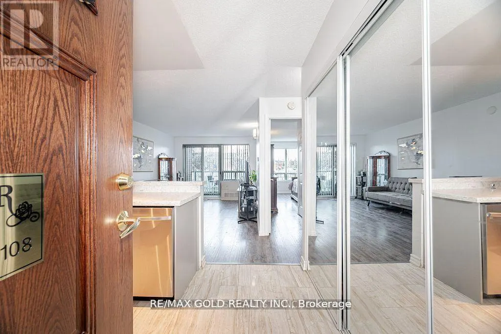 108 - 25 VIA ROSEDALE WAY
