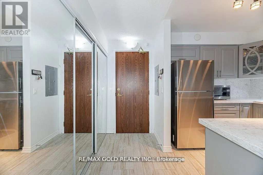 108 - 25 VIA ROSEDALE WAY