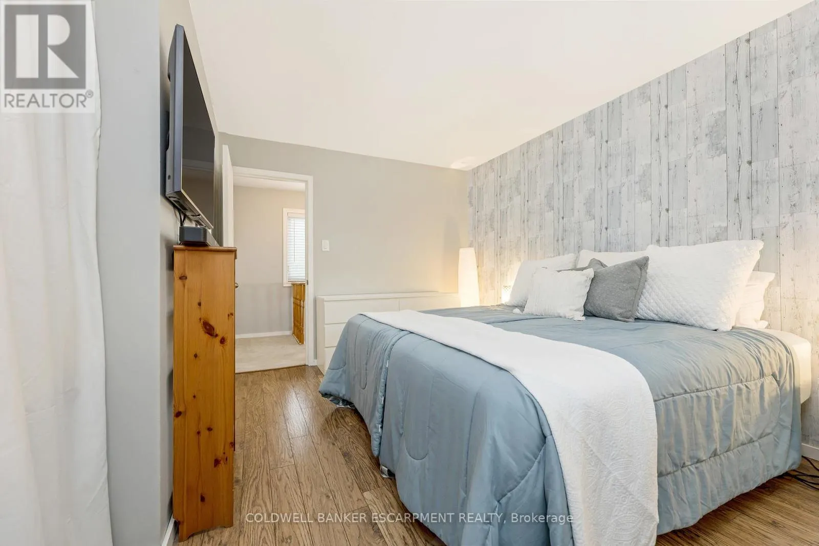 22 STEWART MACLAREN ROAD