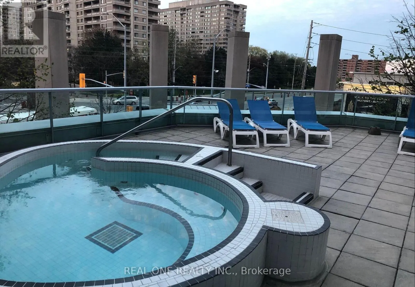 1505 - 1 ELM DRIVE W