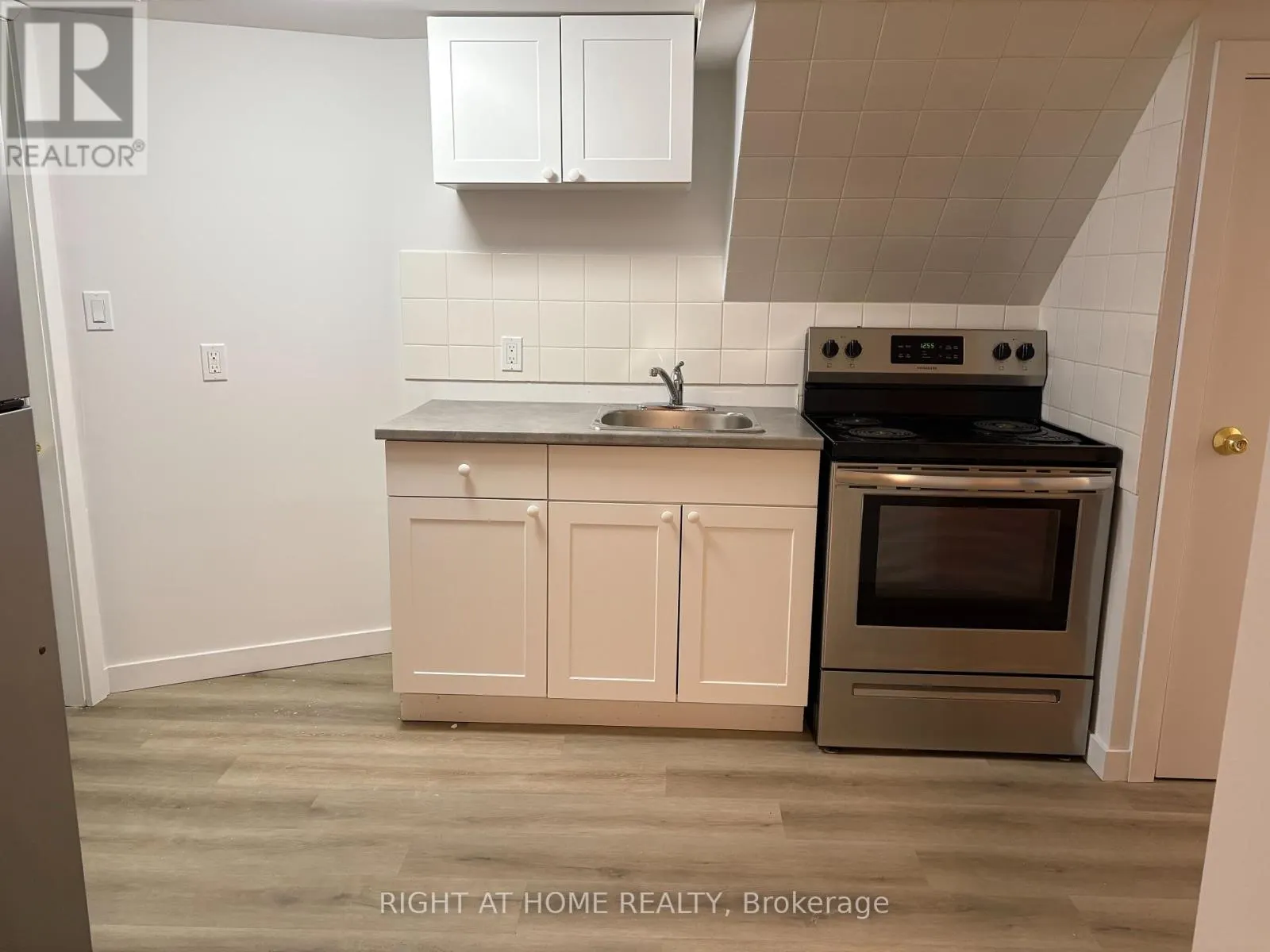 UNIT BSMT - 85 FLORAL PARKWAY