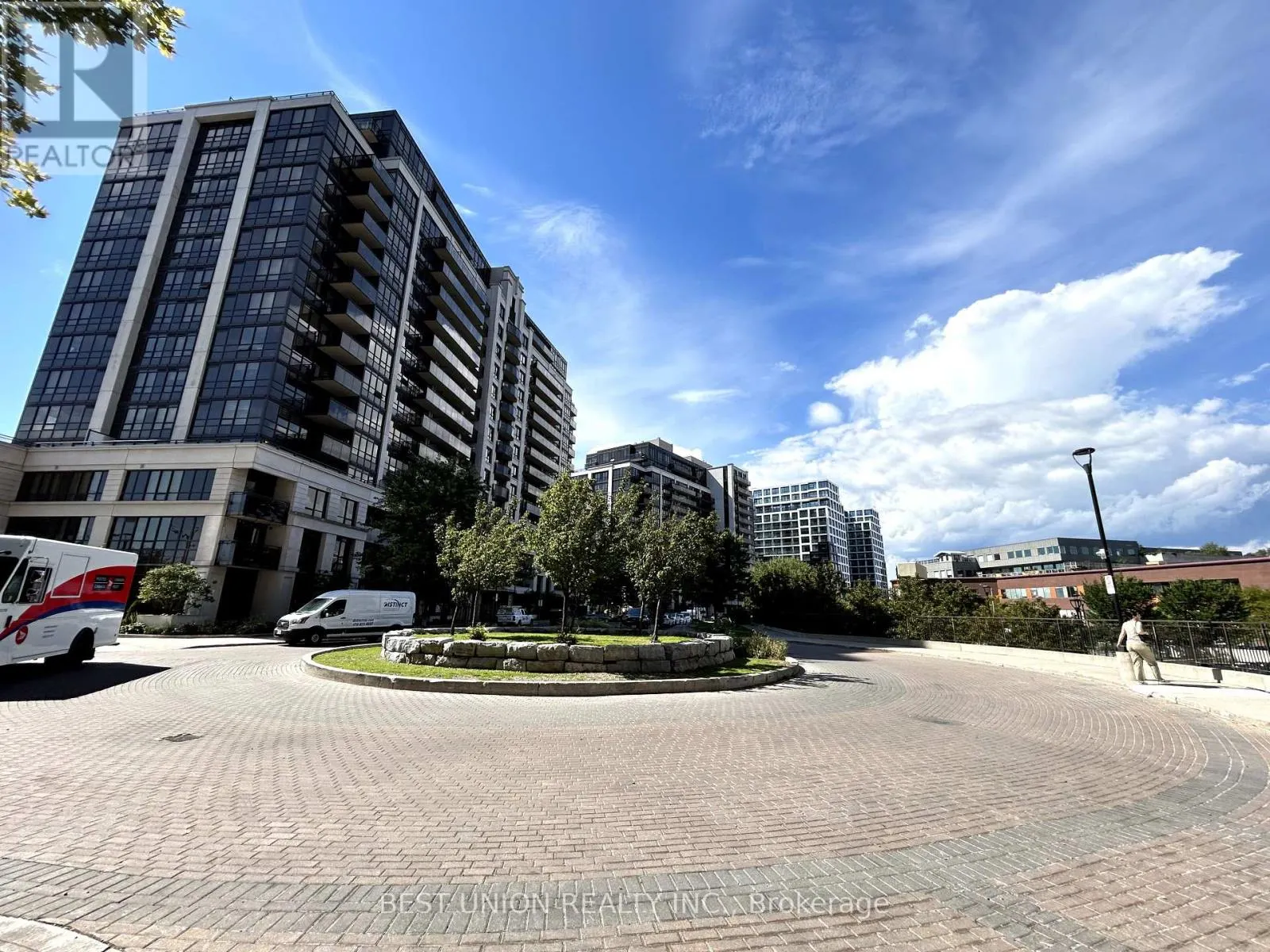 1016 - 1060 SHEPPARD AVENUE W