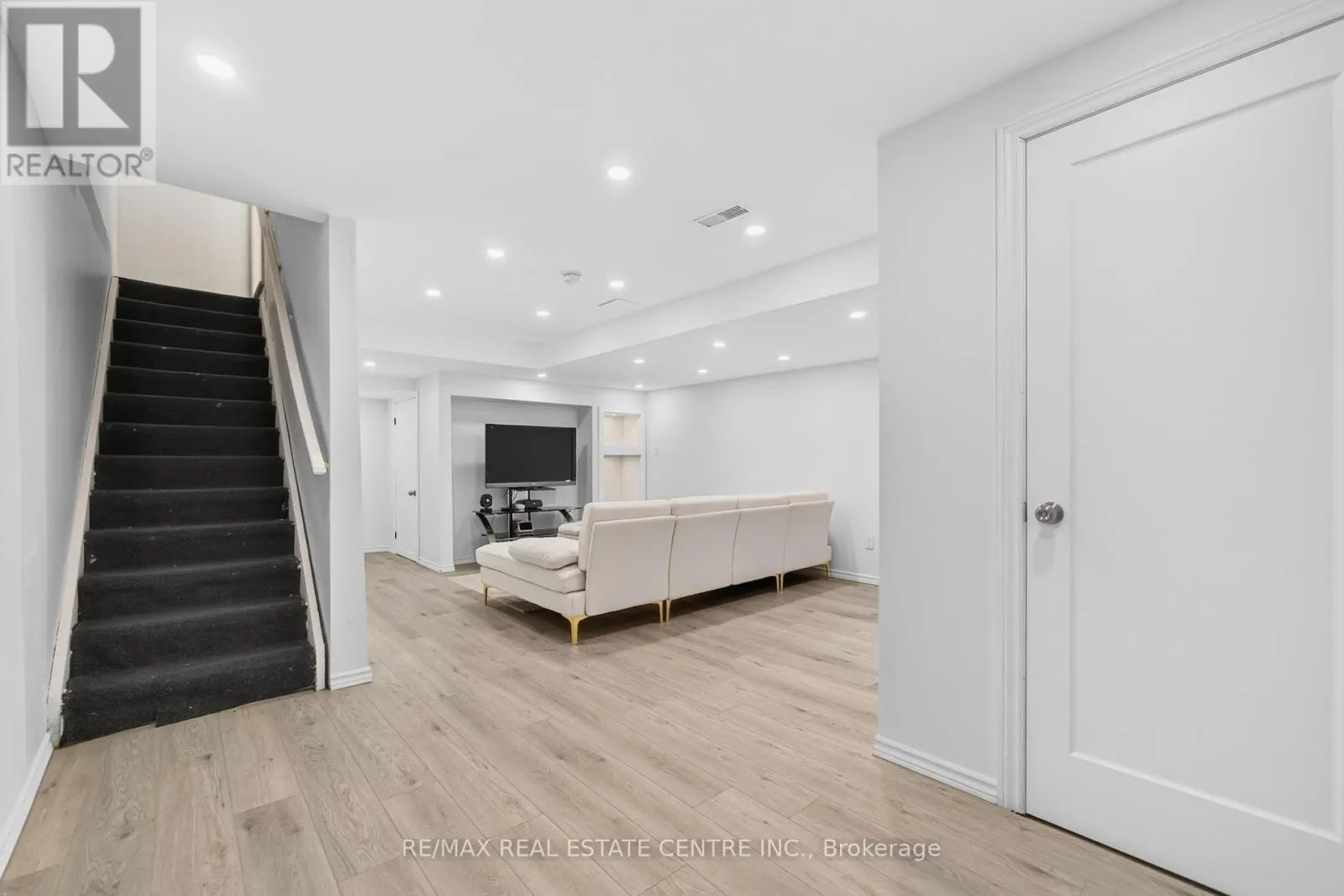 31 MARTREE CRESCENT