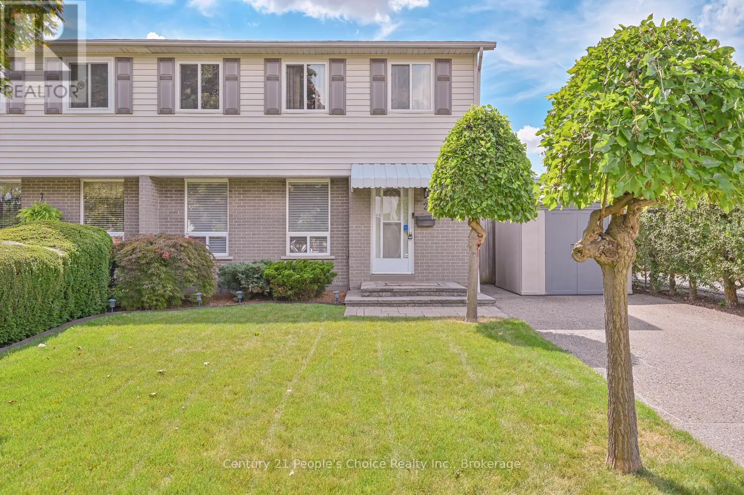 2 FONTAINE COURT