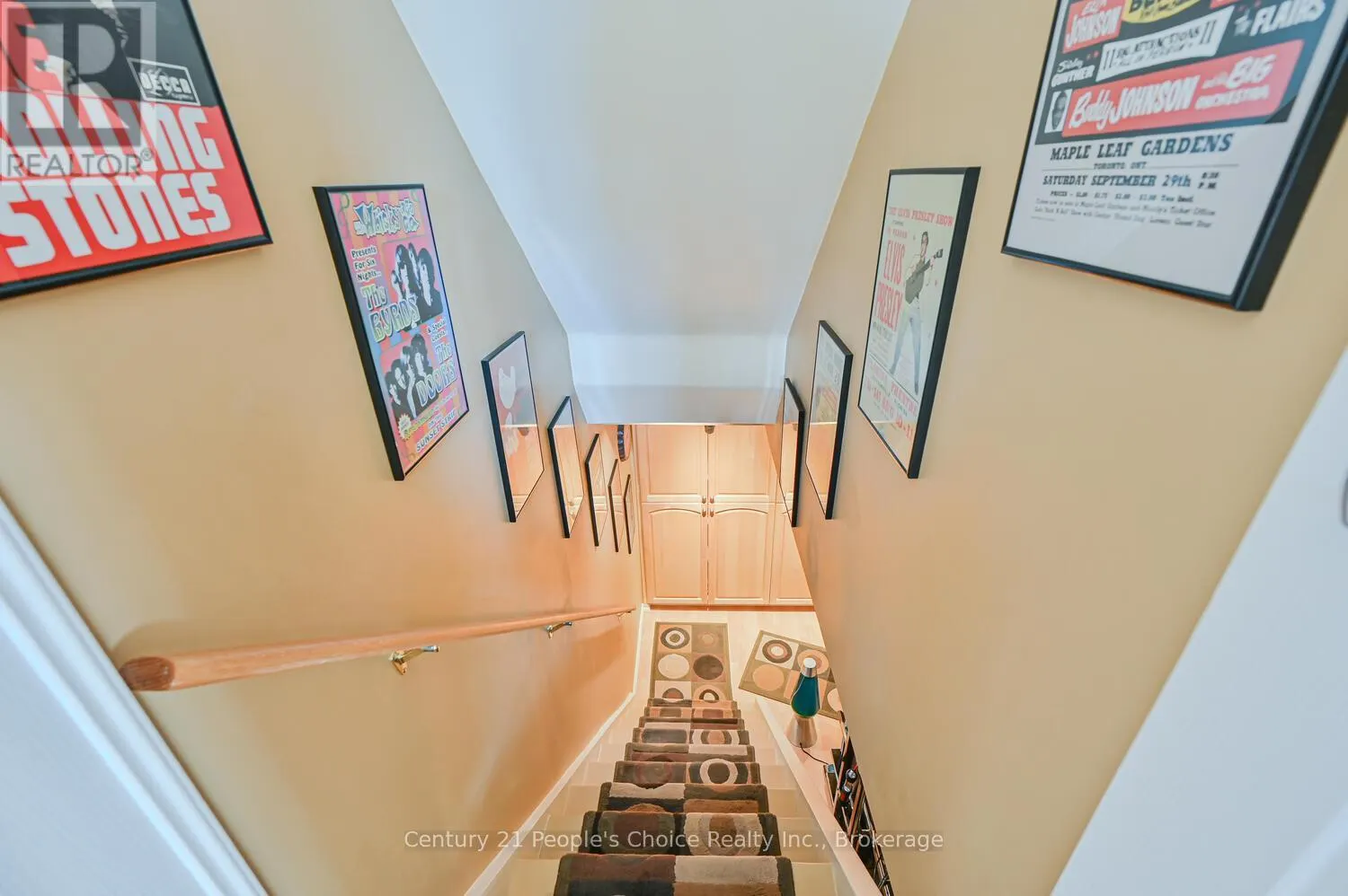 2 FONTAINE COURT