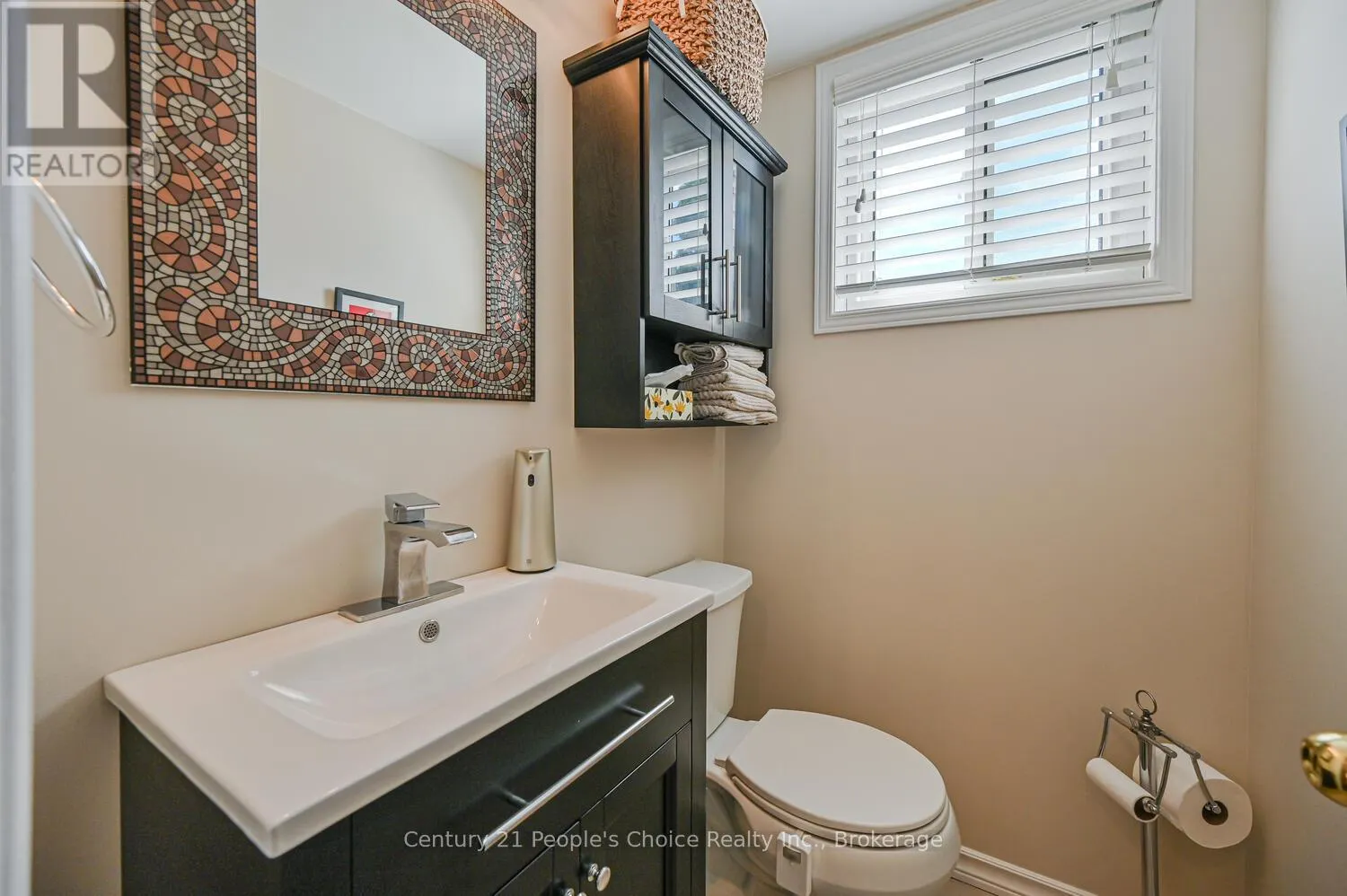 2 FONTAINE COURT
