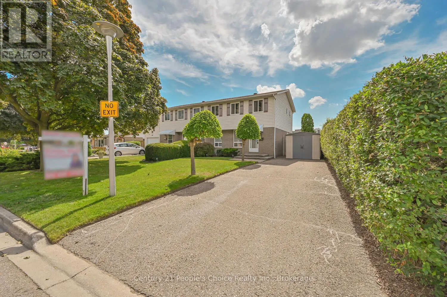 2 FONTAINE COURT