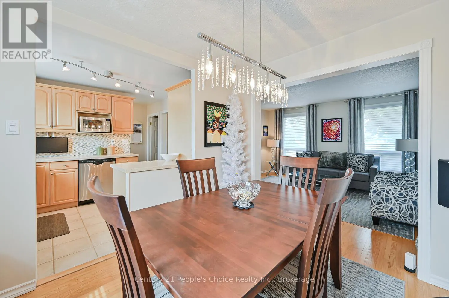 2 FONTAINE COURT