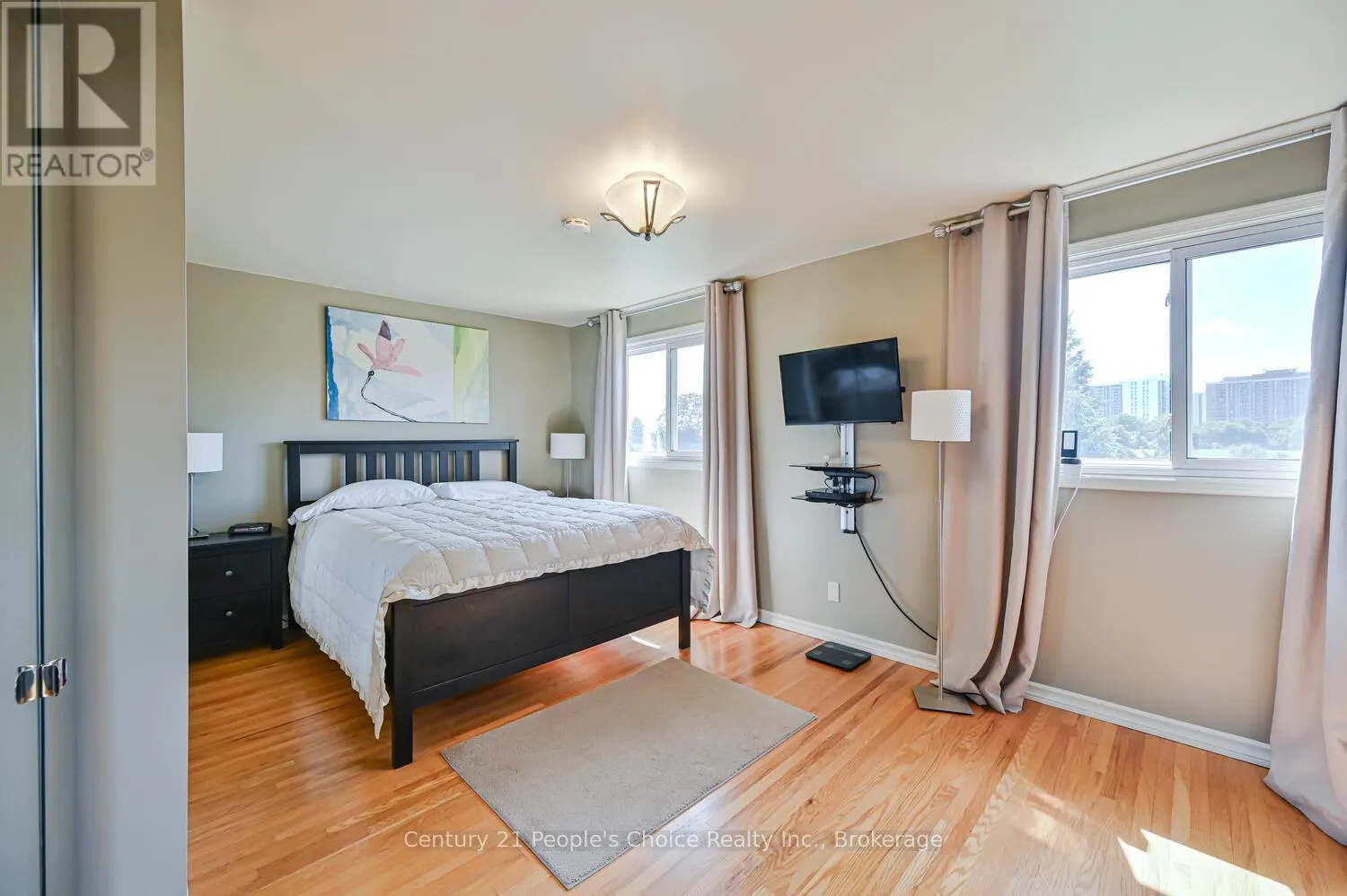 2 FONTAINE COURT