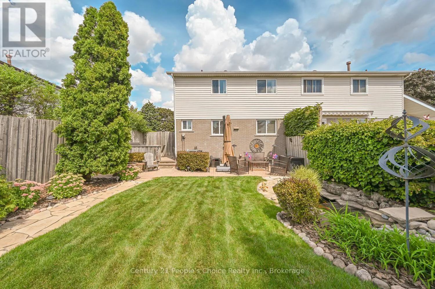 2 FONTAINE COURT