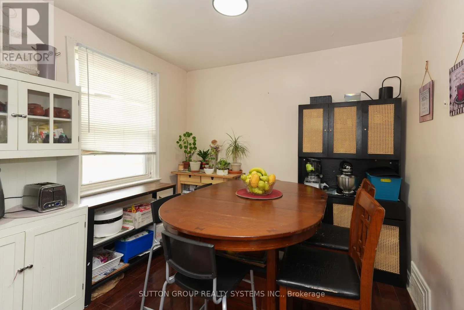30 SILVERCREST AVENUE