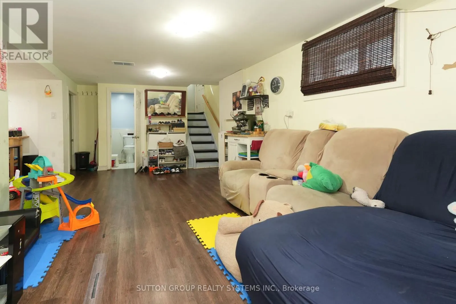 30 SILVERCREST AVENUE