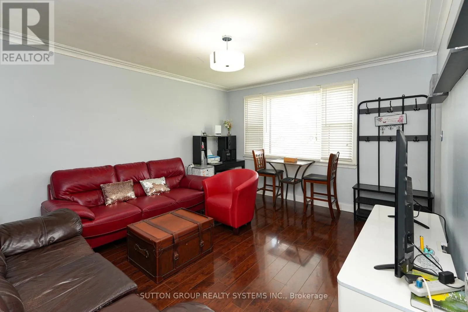 30 SILVERCREST AVENUE