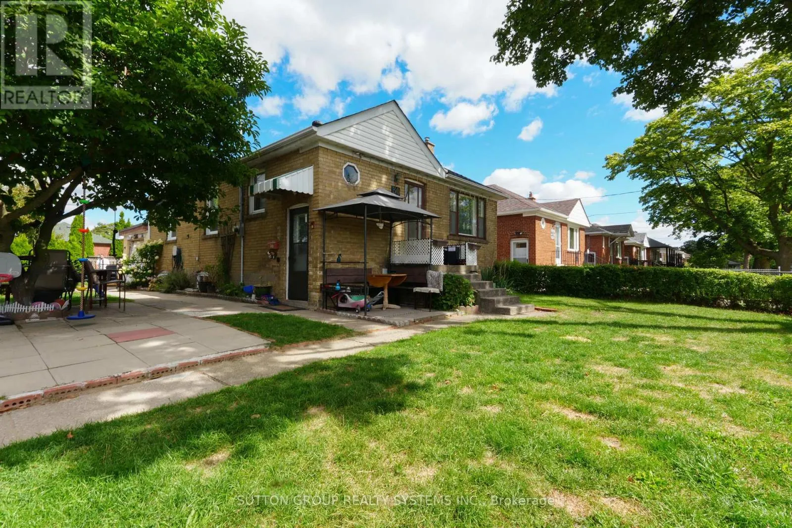 30 SILVERCREST AVENUE