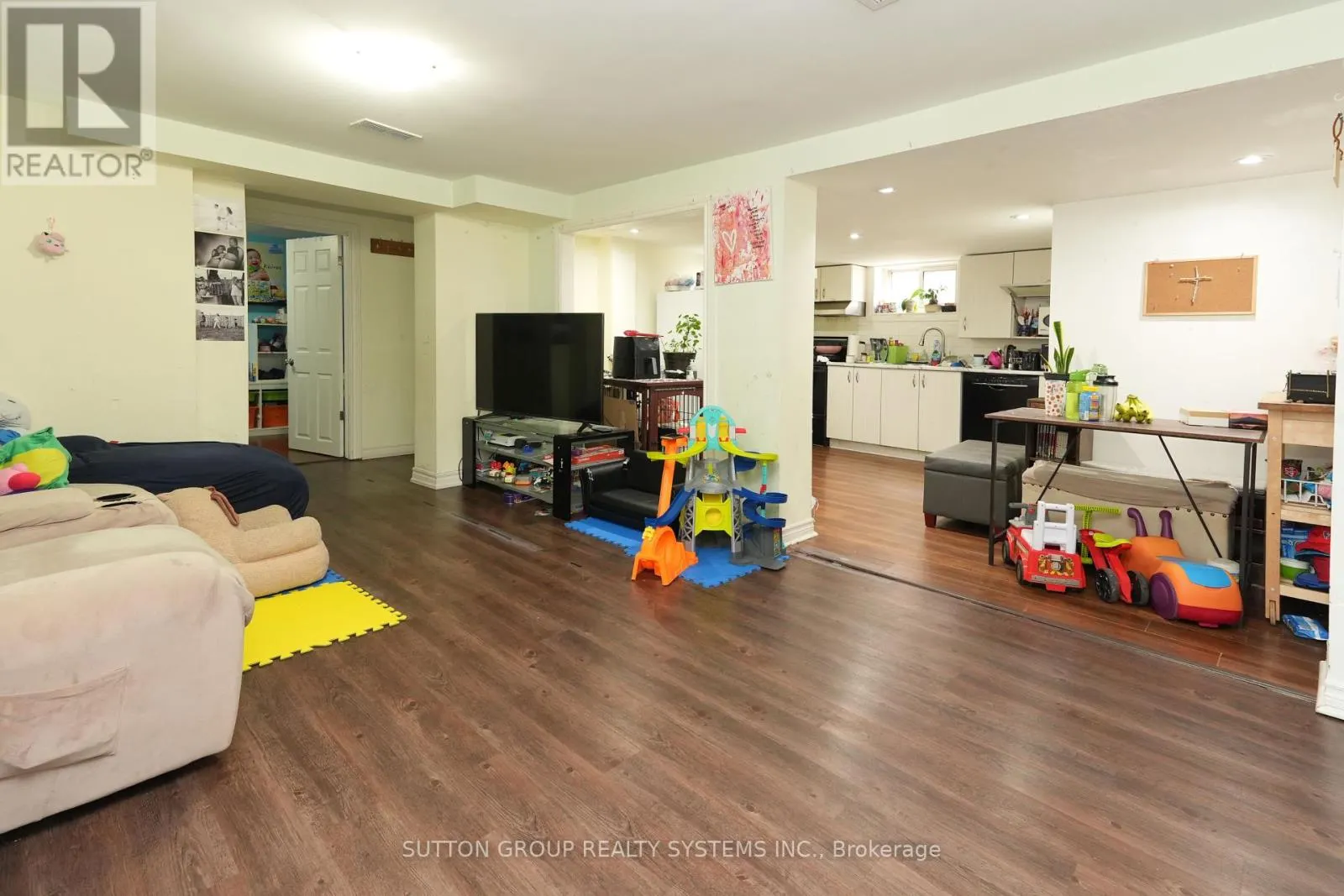 30 SILVERCREST AVENUE