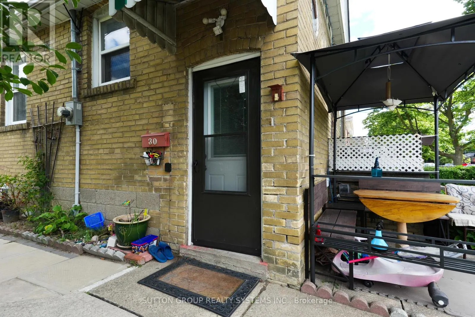 30 SILVERCREST AVENUE
