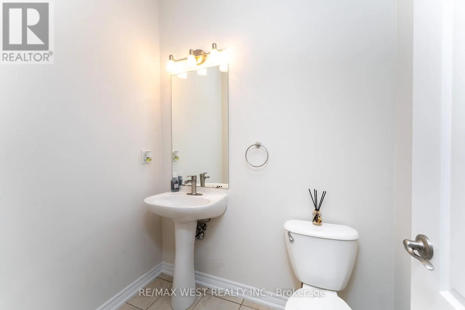 2120 FIDDLERS WAY