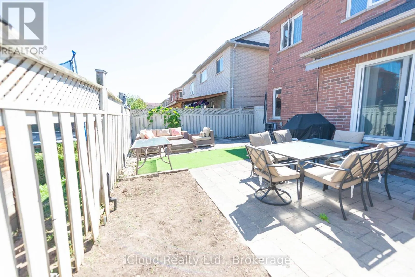 19 FOUNTAINVIEW WAY