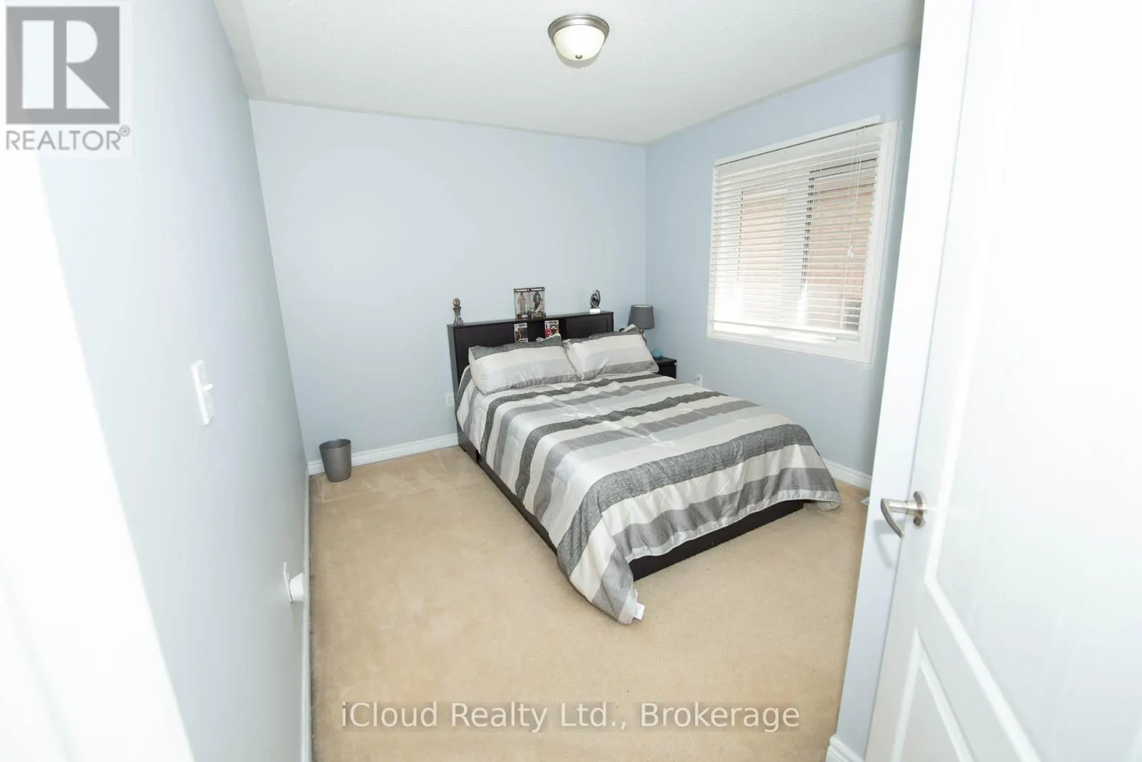 19 FOUNTAINVIEW WAY