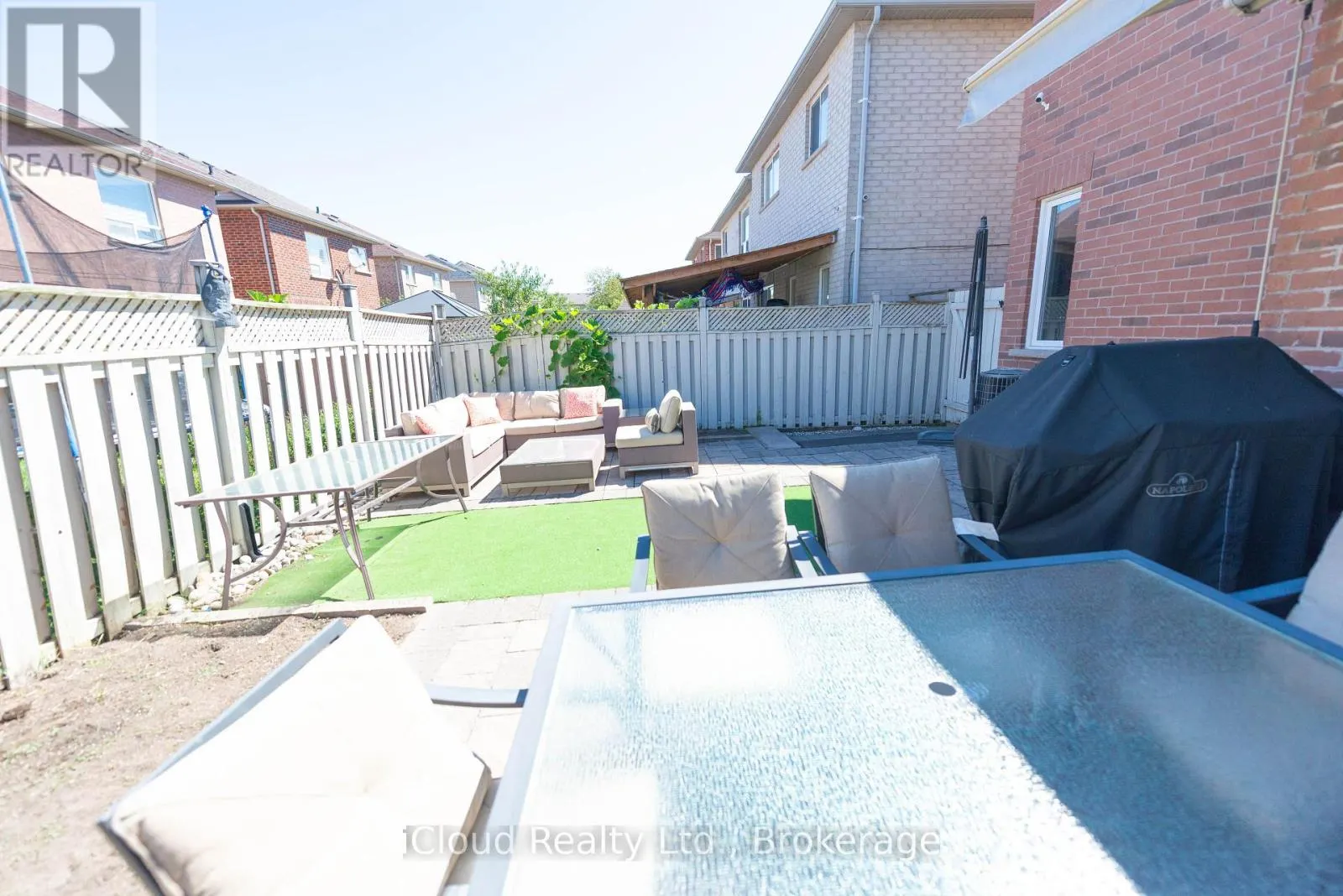 19 FOUNTAINVIEW WAY