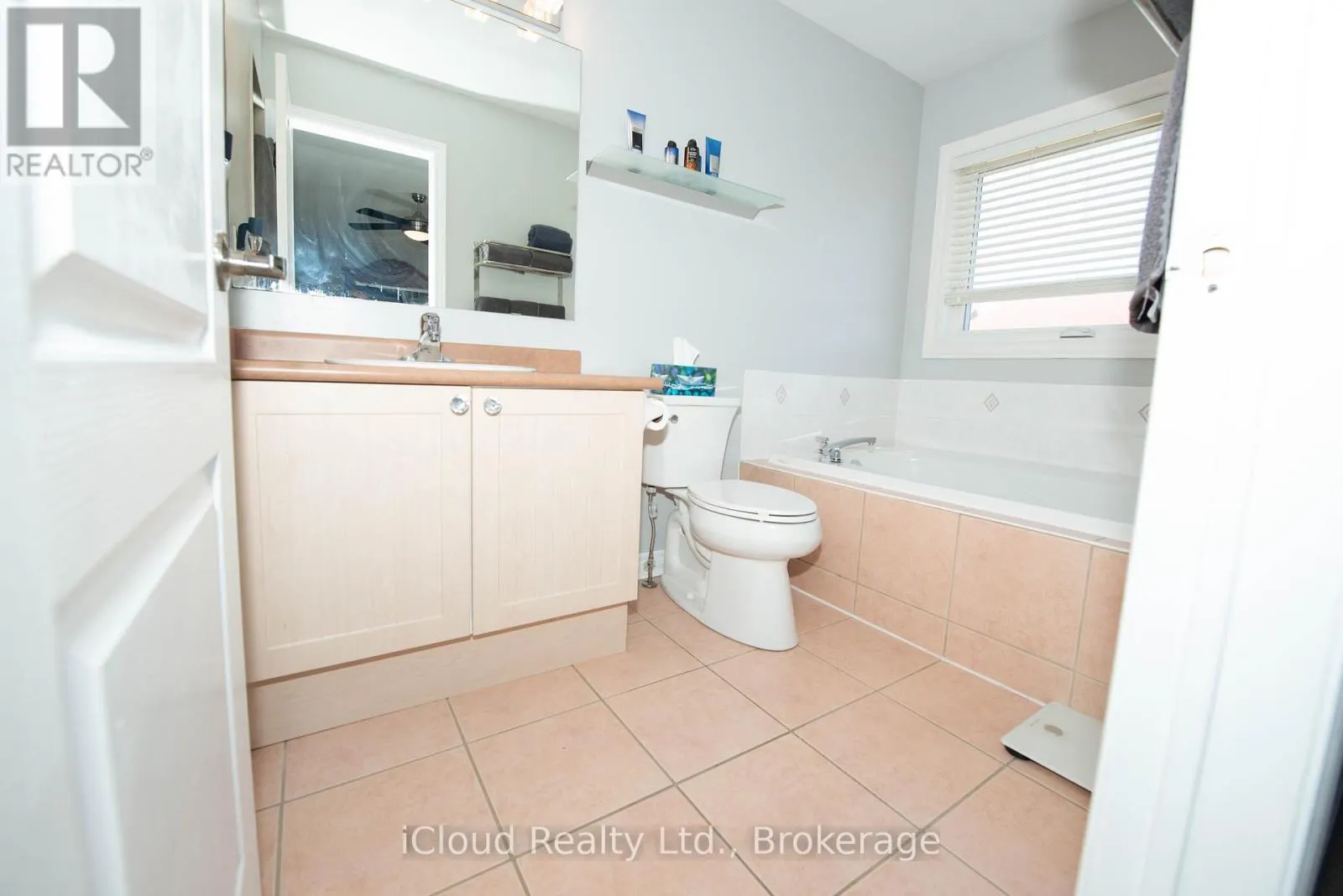 19 FOUNTAINVIEW WAY