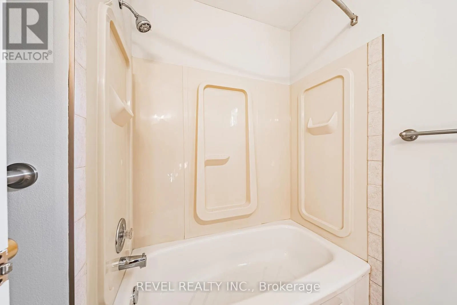 594 MOORELANDS CRESCENT