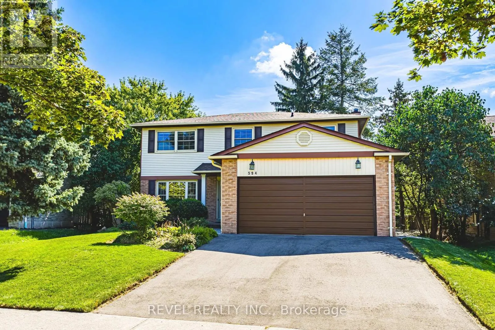 594 MOORELANDS CRESCENT