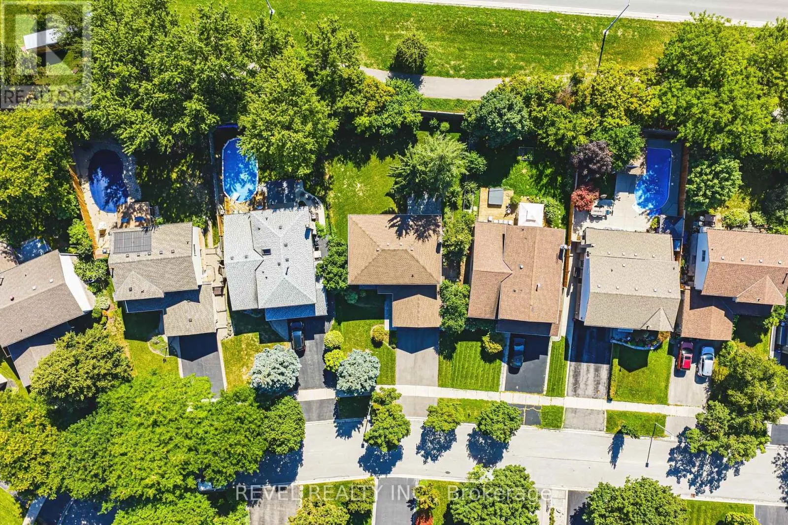 594 MOORELANDS CRESCENT