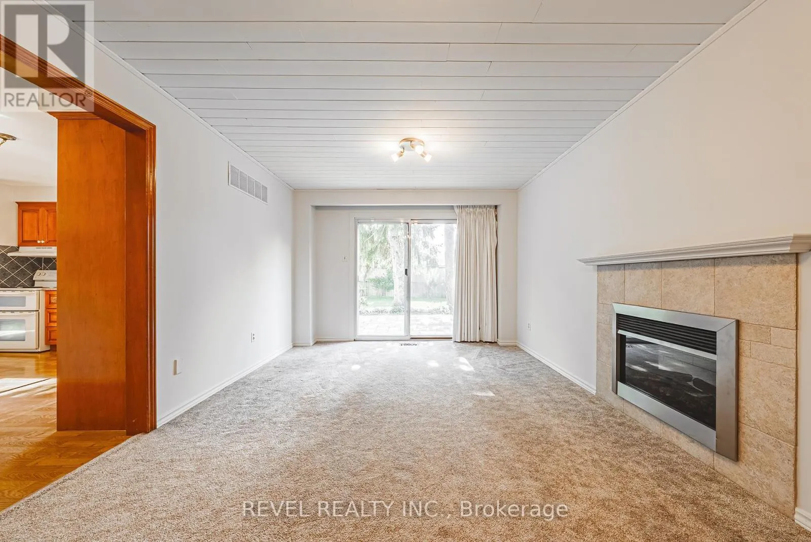 594 MOORELANDS CRESCENT