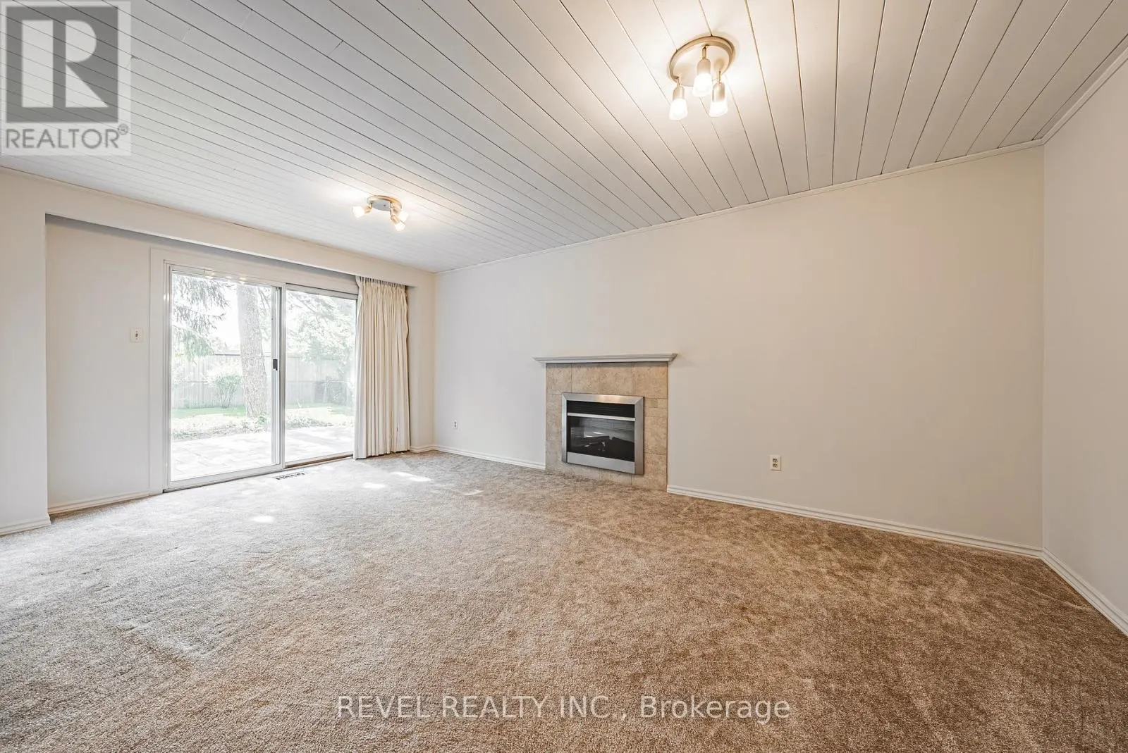 594 MOORELANDS CRESCENT