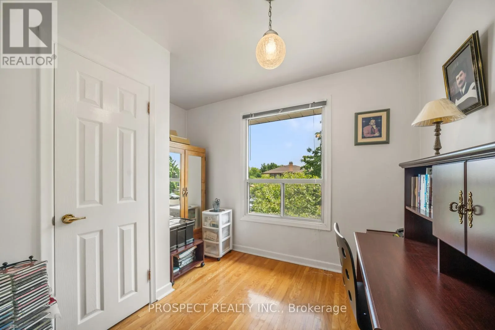 8 SONNET COURT